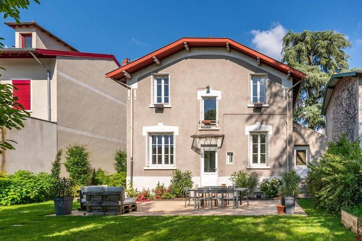 Villa pour 10 personnes, avec jardin ainsi que terrasse et piscine - 1