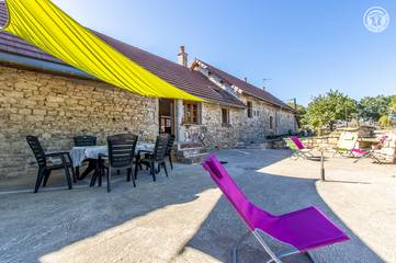 Gîte pour 6 personnes, avec jardin à Antully