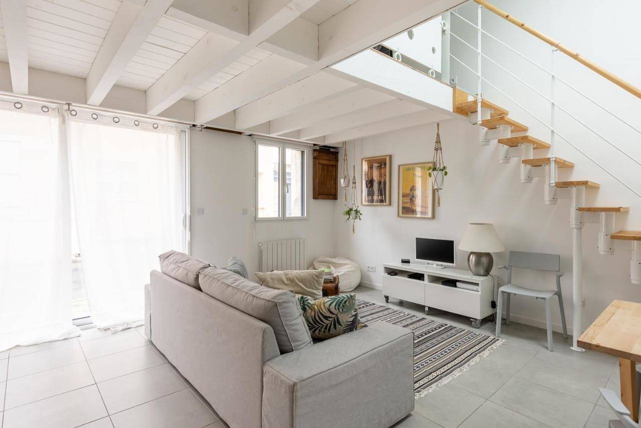 Appartement entier, La Cabane Loft cosy au cœur de Libourne à deux pas de la gare et proche Saint-Emilion in Libourne, Région de Libourne