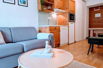 Gîte pour 4 personnes, avec piscine ainsi que jardin et sauna à Giez