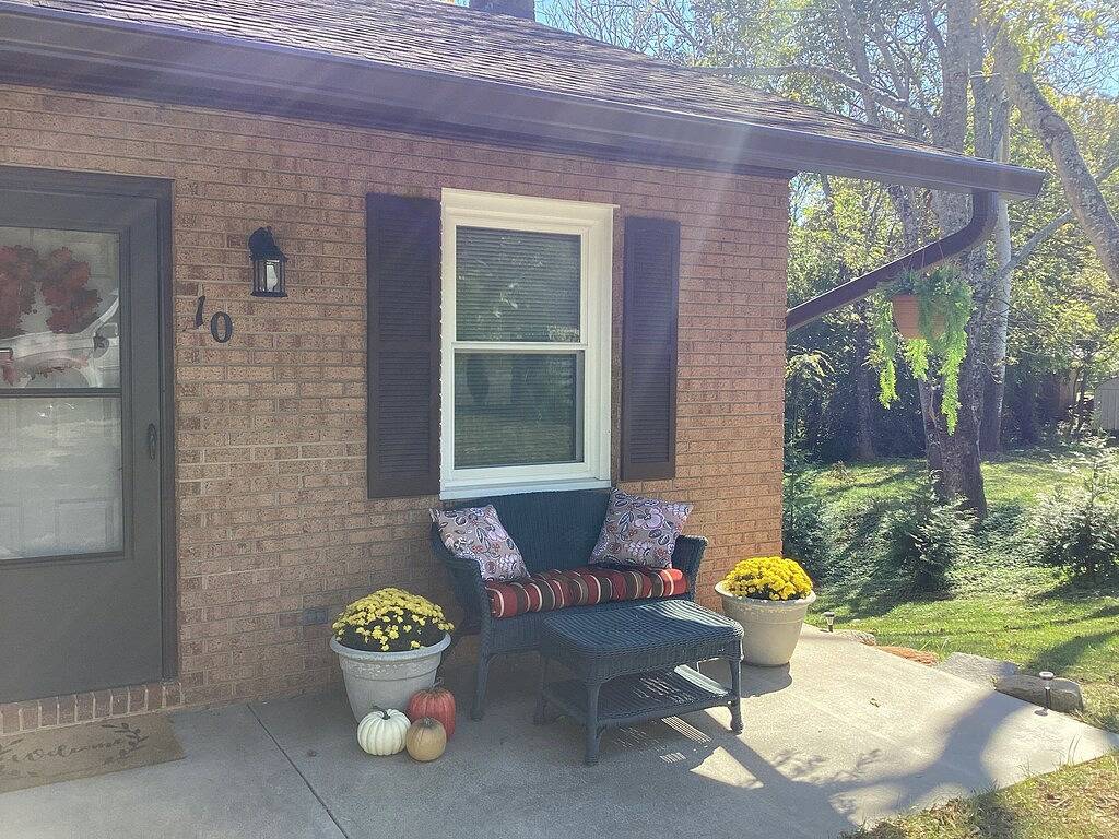 Cute Cherry St. Cottage in Caldwell County
