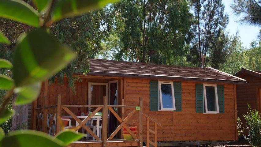 Camping pour 4 personnes, avec jacuzzi ainsi que piscine et bassin pour enfant à Le Muy - 3