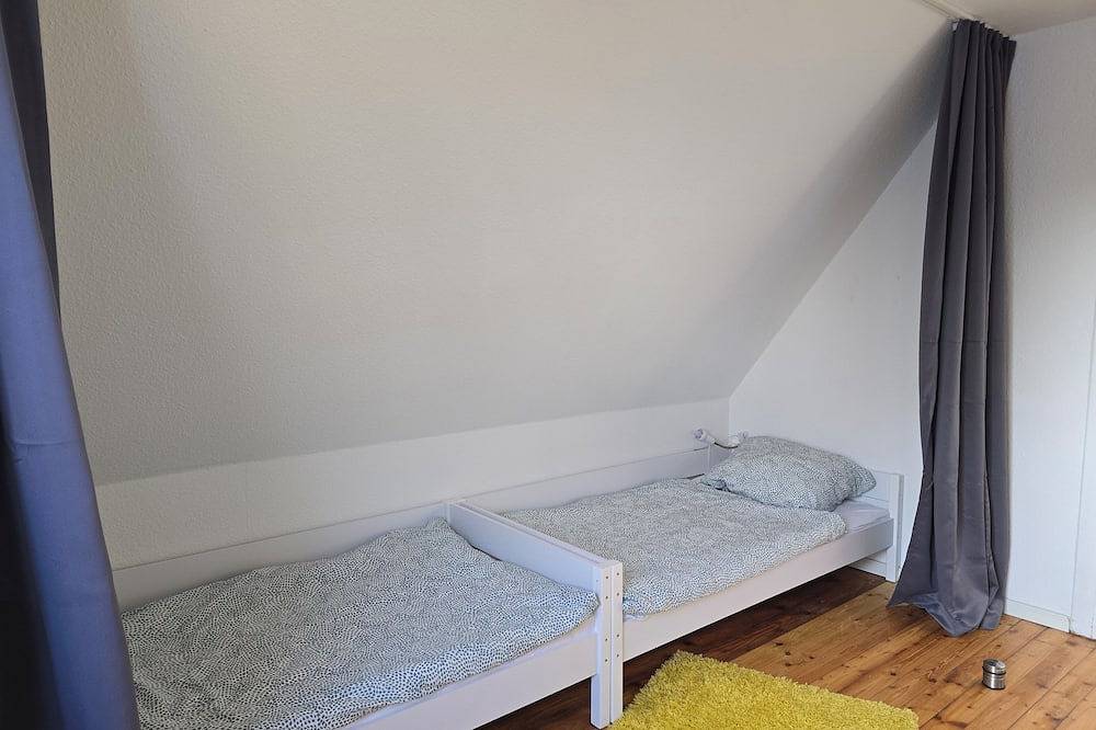 Ferienhaus Windschief direkt hinterm Deich mit großem Garten, Wlan, Kamin in Nordholz, Cuxland