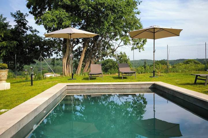 Location de vacances pour 6 personnes, avec jardin à Saint-Marcel-de-Careiret