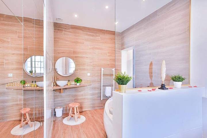 Gîte pour 2 personnes, avec jacuzzi et terrasse dans Gare De Toulon - 4