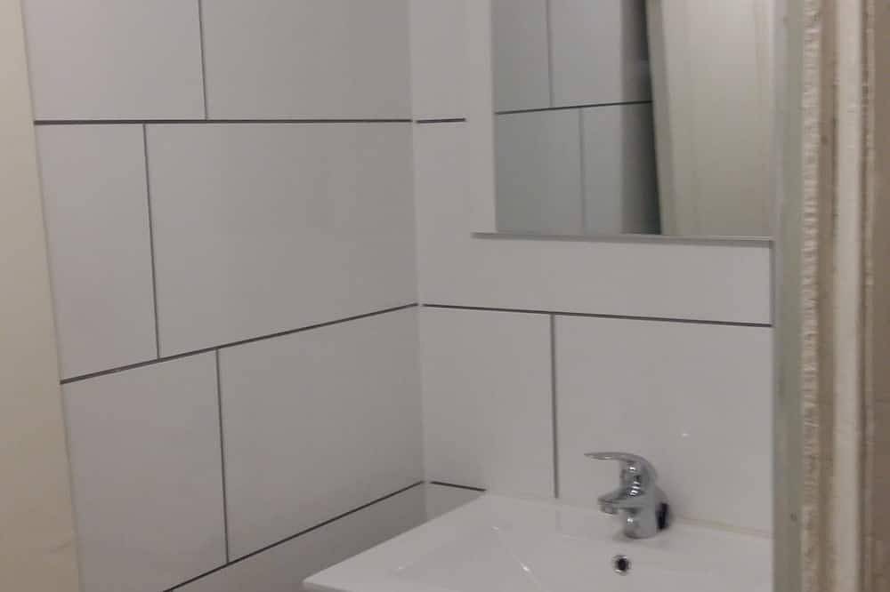 Geheel appartement, Nice 1-bedroom studio in delightful Rotterdam city center in Rotterdam, Zuid-Holland
