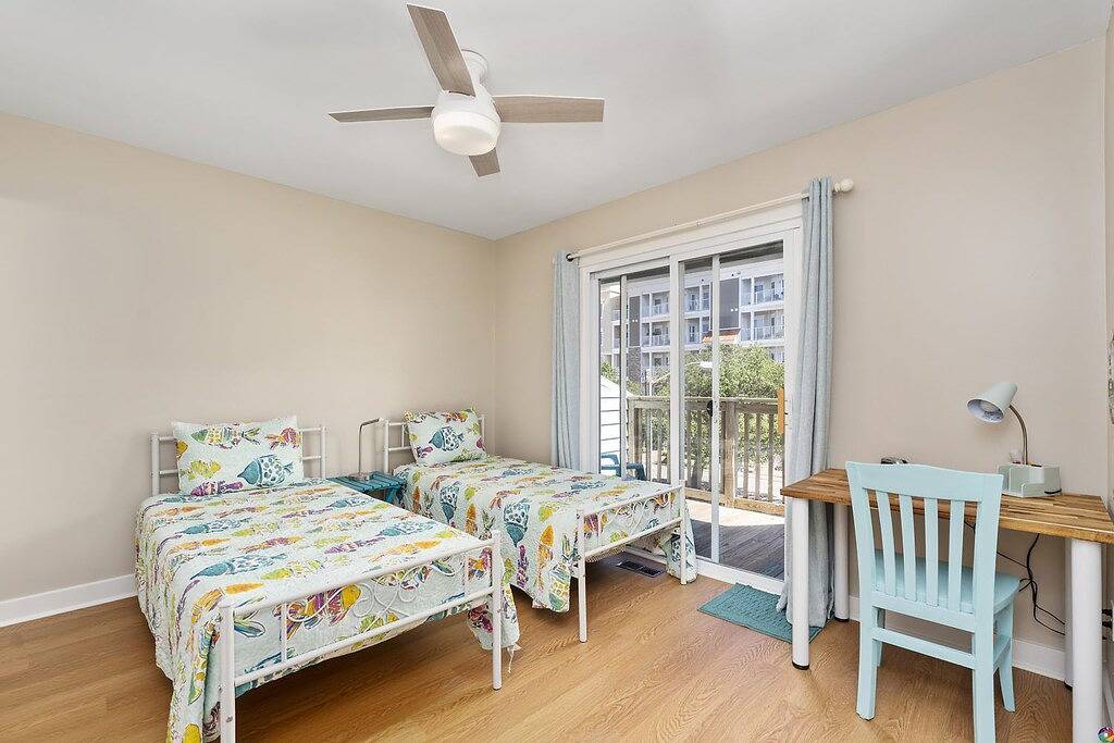 Ganze Wohnung, 25th Street by the Sea! Superb Two Bedroom Condo 500 ft from Ocean w/Garage in Virginia Beach