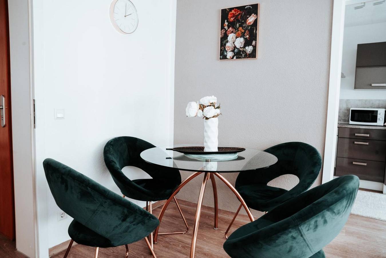 Ganze Wohnung, Apartment „Ella 1“ mit Seeblick, Balkon und Wlan in Friedrichshafen, Region Bodensee-Oberschwaben