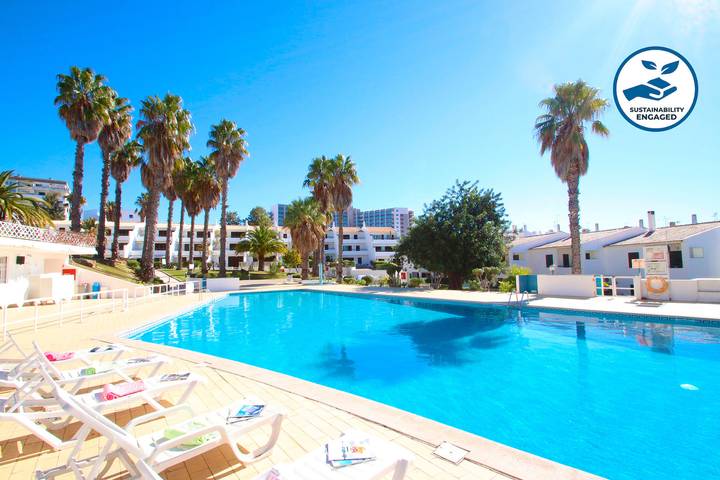 Casa de férias para 9 pessoas, com piscina e jardim e ainda terraço em Monte Choro