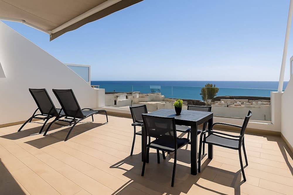 Entire apartment, Zaffiro - Sea view terrace, heated pool in Puerto del Carmen, Tías
