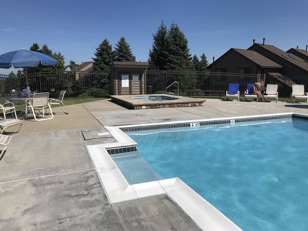 Ganze Wohnung, Ski in Ski Out, Seven Springs, 1 Zi, 1 Bad, Balkon, auf Pisten, sauber. in Seven Springs, Pennsylvania