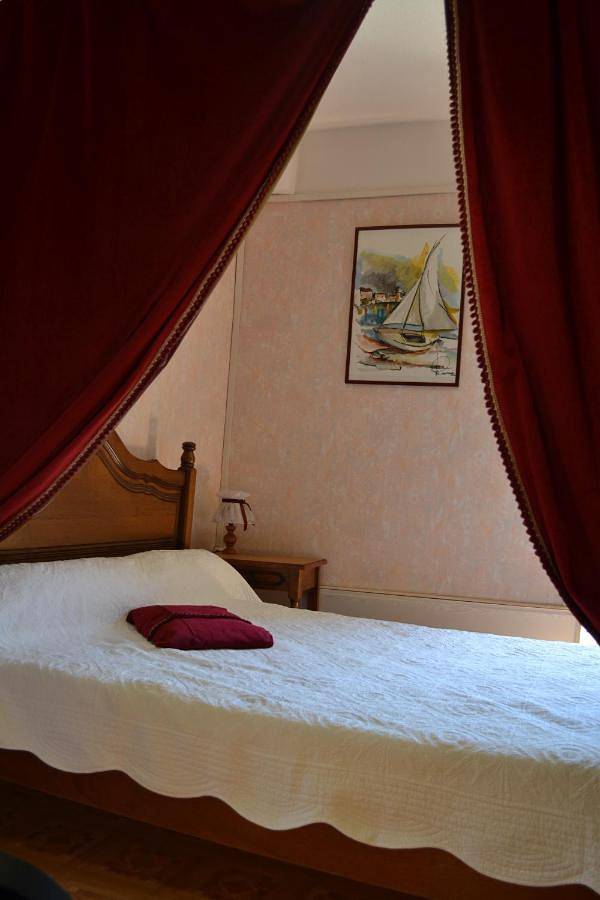 Location de vacances pour 5 personnes, avec vue et jardin, animaux acceptés à Sahune - 2