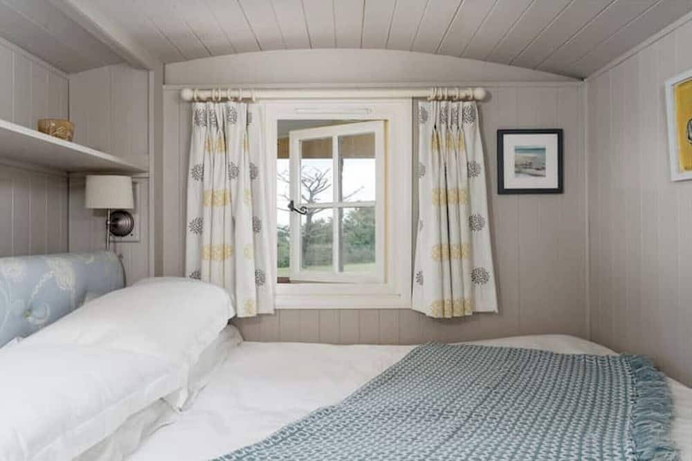 Woodstock Retreat Shepherd's Hut in Cornwall