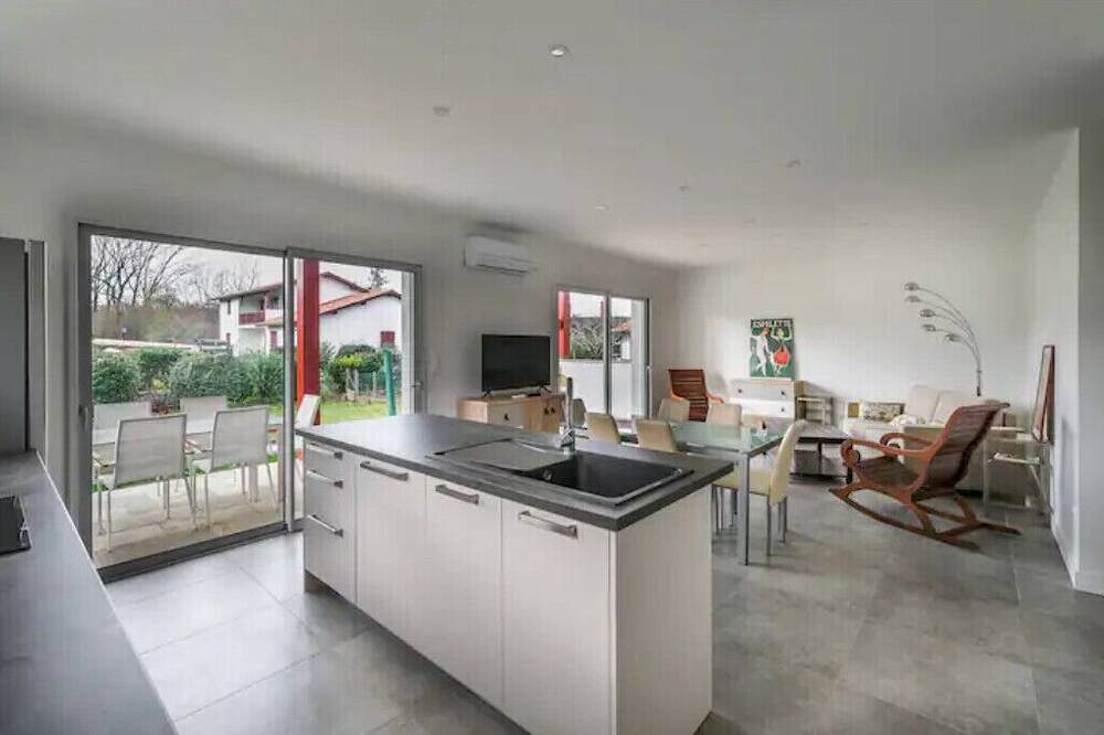 New Riverside air conditioned calm enclave in Espelette, Bayonne region