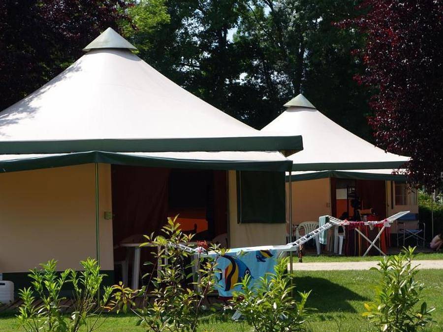 Flower Camping  Les Granges - Bungalow toilé 5 personnes - Standard sans sanitaires in Luynes, Région de Tours