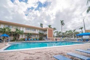 Vacation Apartment for 3 Guests in Hallandale Beach, Florida, Picture 1