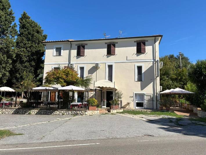 Agriturismo per 3 persone, con Terrazza e Giardino nonché Panorama a Narni