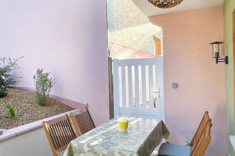 Charming 3* furnished apartment 2 minutes from Colmar with private terrace, parking and garden in Horbourg-Wihr, Colmar region