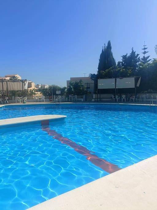 Apartamento para 8 personas, con Terraza y Jardín además de Piscina y Vistas en Torrenueva Costa