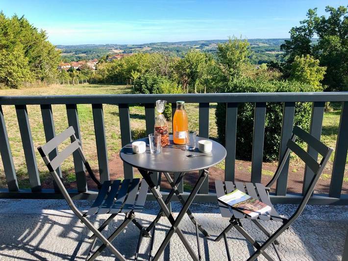 Location de vacances pour 5 personnes, avec Balcon et Terrasse ainsi que Jardin et Vue à Montagrier