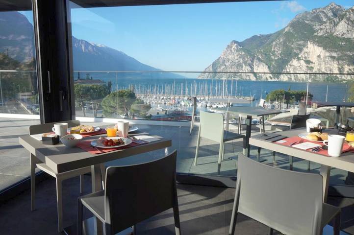 Hôtel pour 2 personnes, avec jacuzzi et piscine ainsi que jardin et sauna