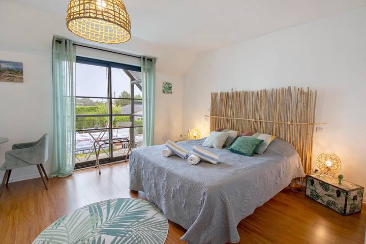 Bed and Breakfast 'Chambre Bambou' with Shared Terrace, Balcony and Wi-Fi in Caen, Caen Området