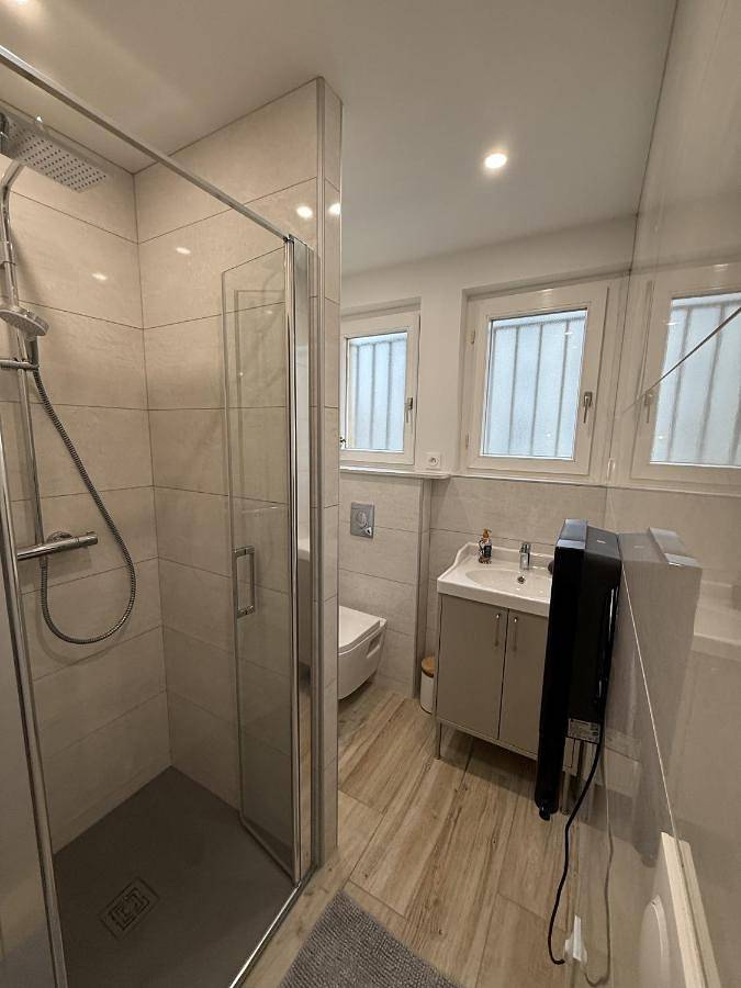 Location de vacances pour 6 personnes, avec vue et jardin à Saint-Laurent-d'Andenay - 4