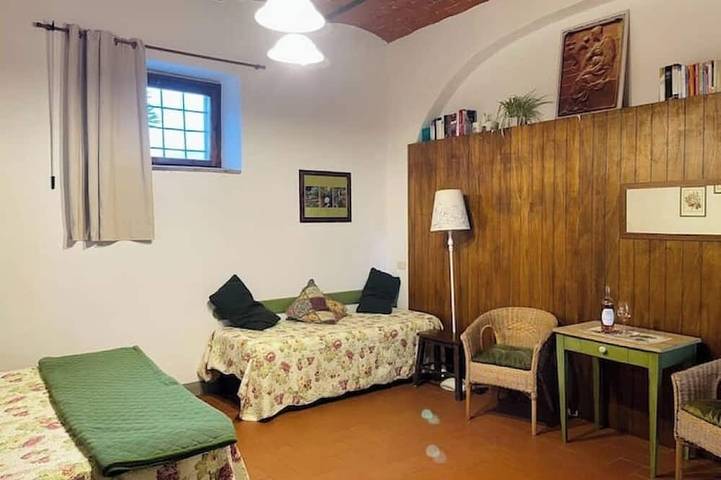 Bilocale nel verde con piscina 7 km da Firenze in Fiesole, Valdarno