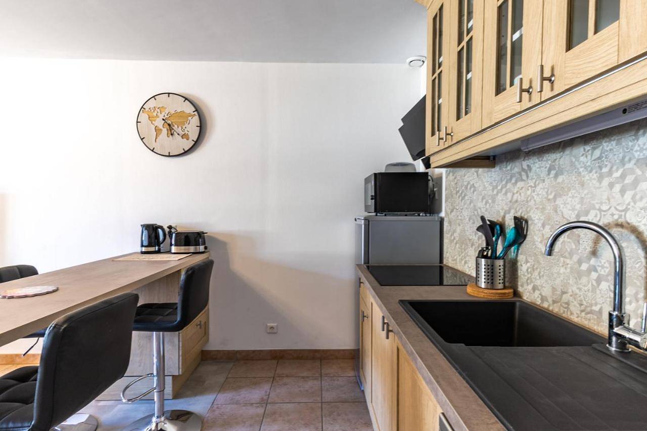 Appartement entier, One-Bedroom Apartment in Saint-Gervais-la-Forêt, Région de Blois