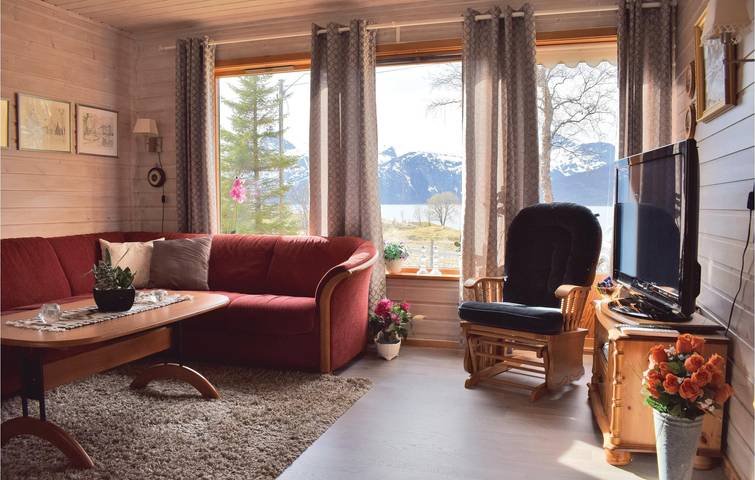 Ferienhaus für 7 Personen mit Terrasse in Vestfjorden