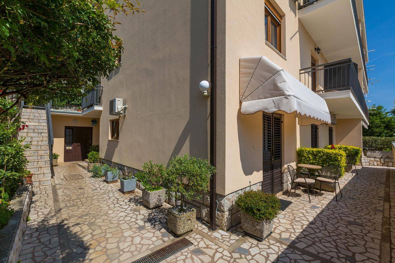 Zimmer für 2 Personen mit Terrasse in Crikvenica, Primorje-Gorski Kotar