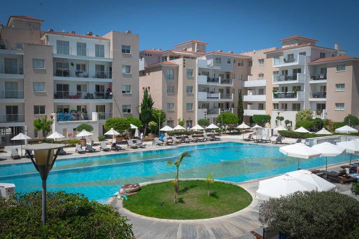 Apartment for 6 people, with terrace and pool in Paphos