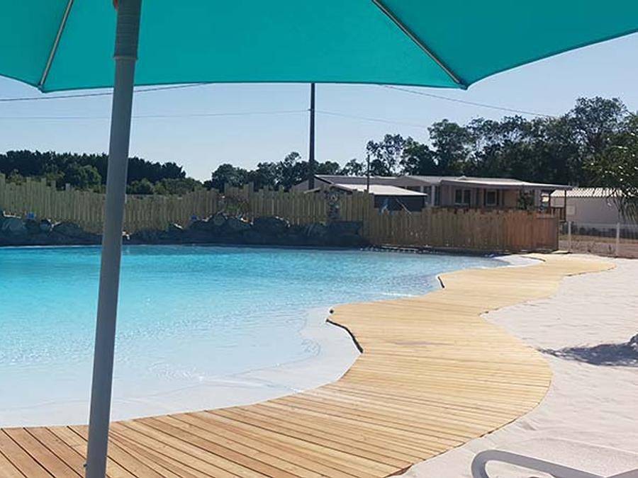 Camping L'Ile Verte - Stacaravan 4 personen - Klassieke" stacaravan - 4 + 1 slaapplaatsen in Genouillé, Rochefort en omgeving