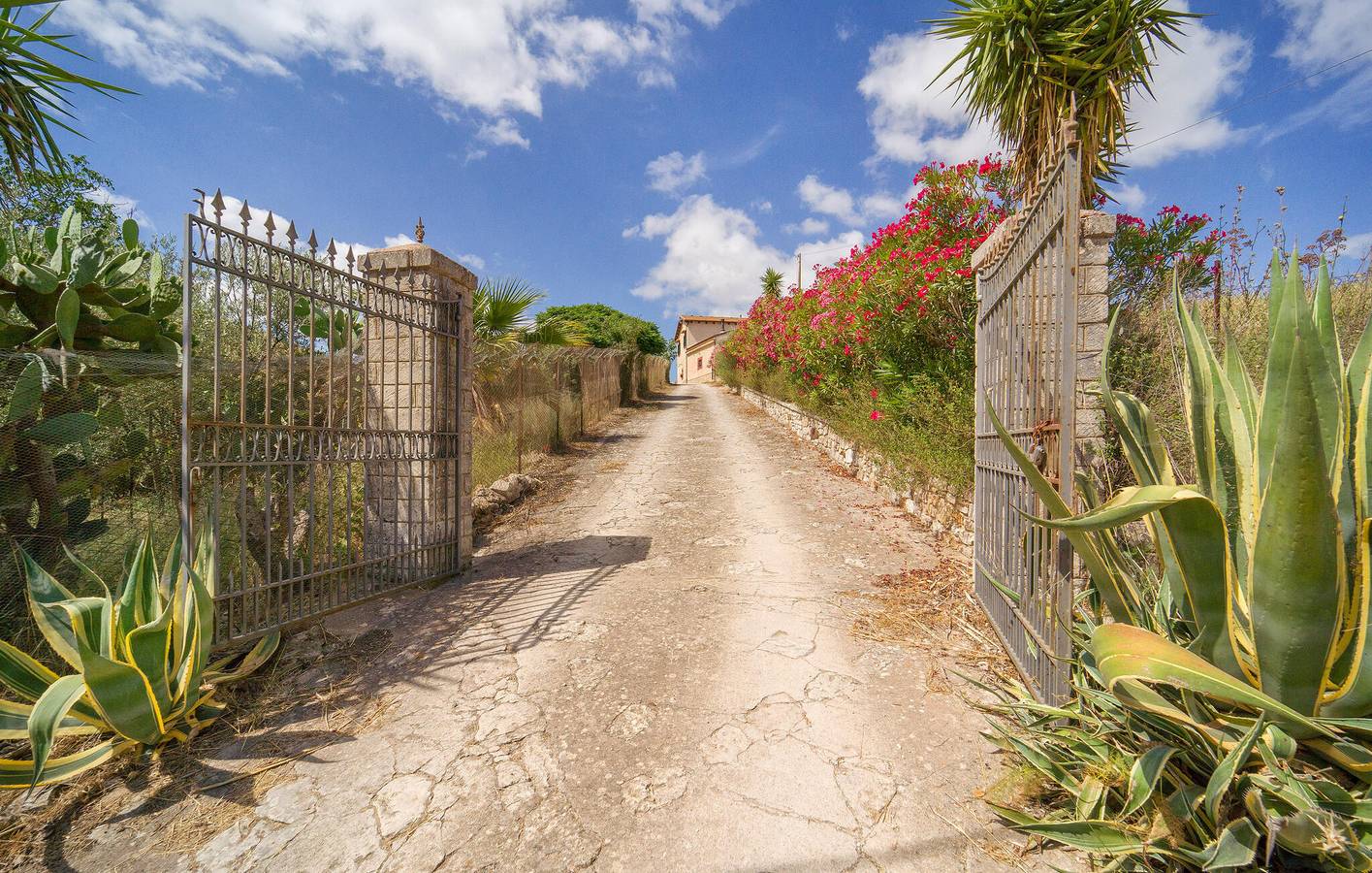 Modernes Apartment mit Terrasse, Parkplatz & WiFi in Palazzo Adriano in Palazzo Adriano, Palermo Provinz