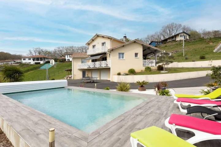 Maison de vacances pour 8 personnes, avec Balcon ainsi que Jardin et Piscine à Saint-Martin-de-Seignanx