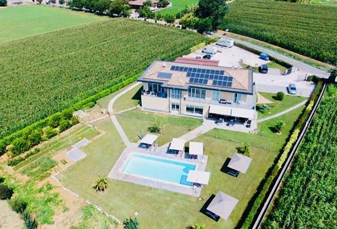 Location de vacances pour 4 personnes, avec piscine et jacuzzi ainsi que jardin et sauna, animaux acceptés à Lonato del Garda - 3