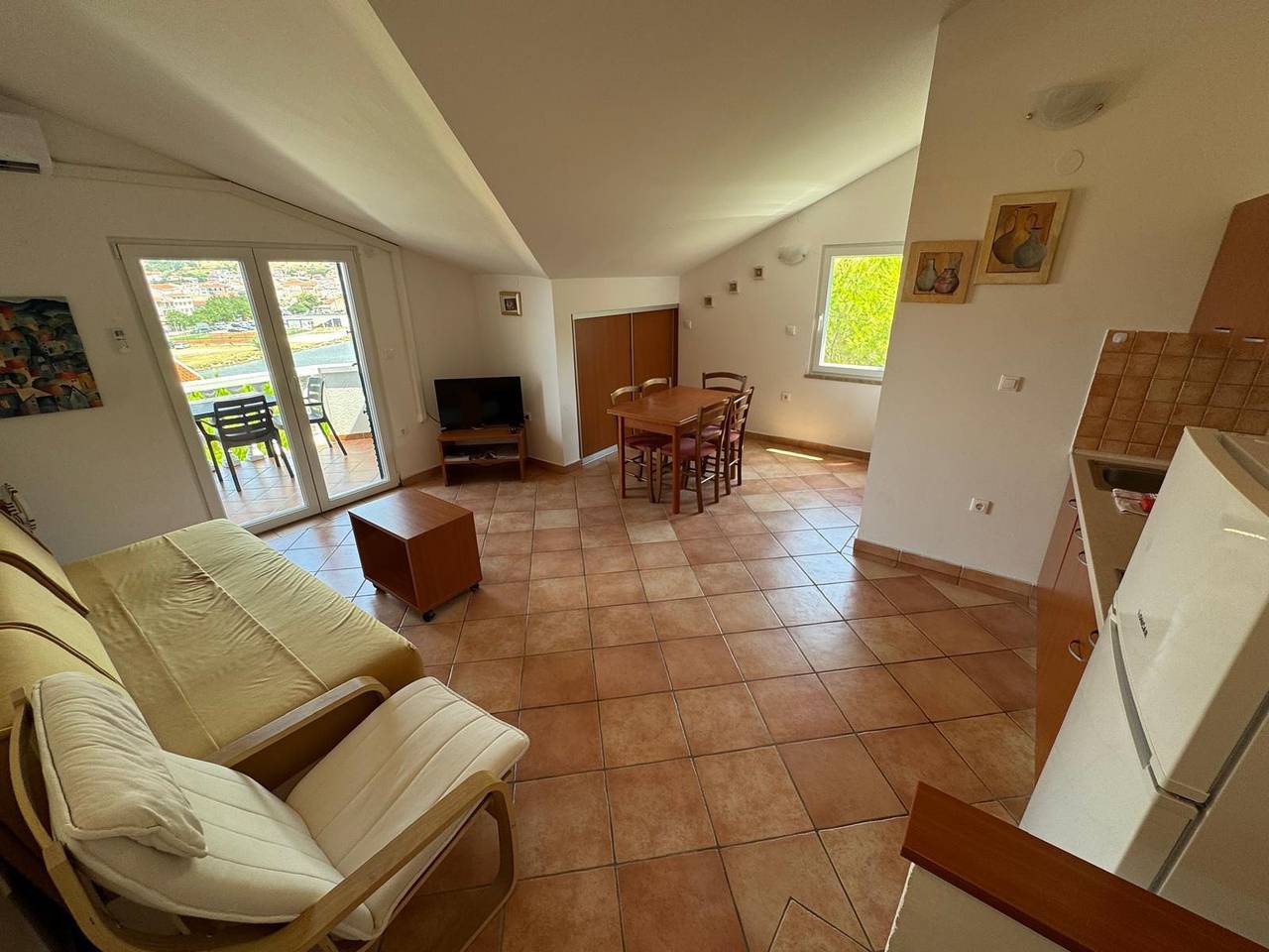 Ganze Wohnung, Ferienwohnung für 5 Personen mit Balkon/Terrasse in Pag Stadt, Pag