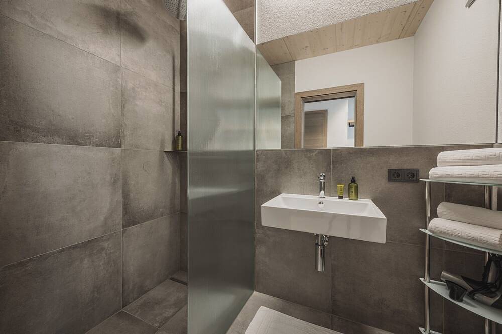 Ganze Wohnung, Studio S mit Garten oder Balkon in Mösern, Telfs