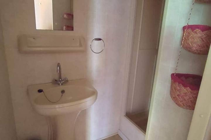 Mobil home accesible para 4 pers. in La Tour-d'Auvergne, Parque Natural Regional Volcans d'Auvergne