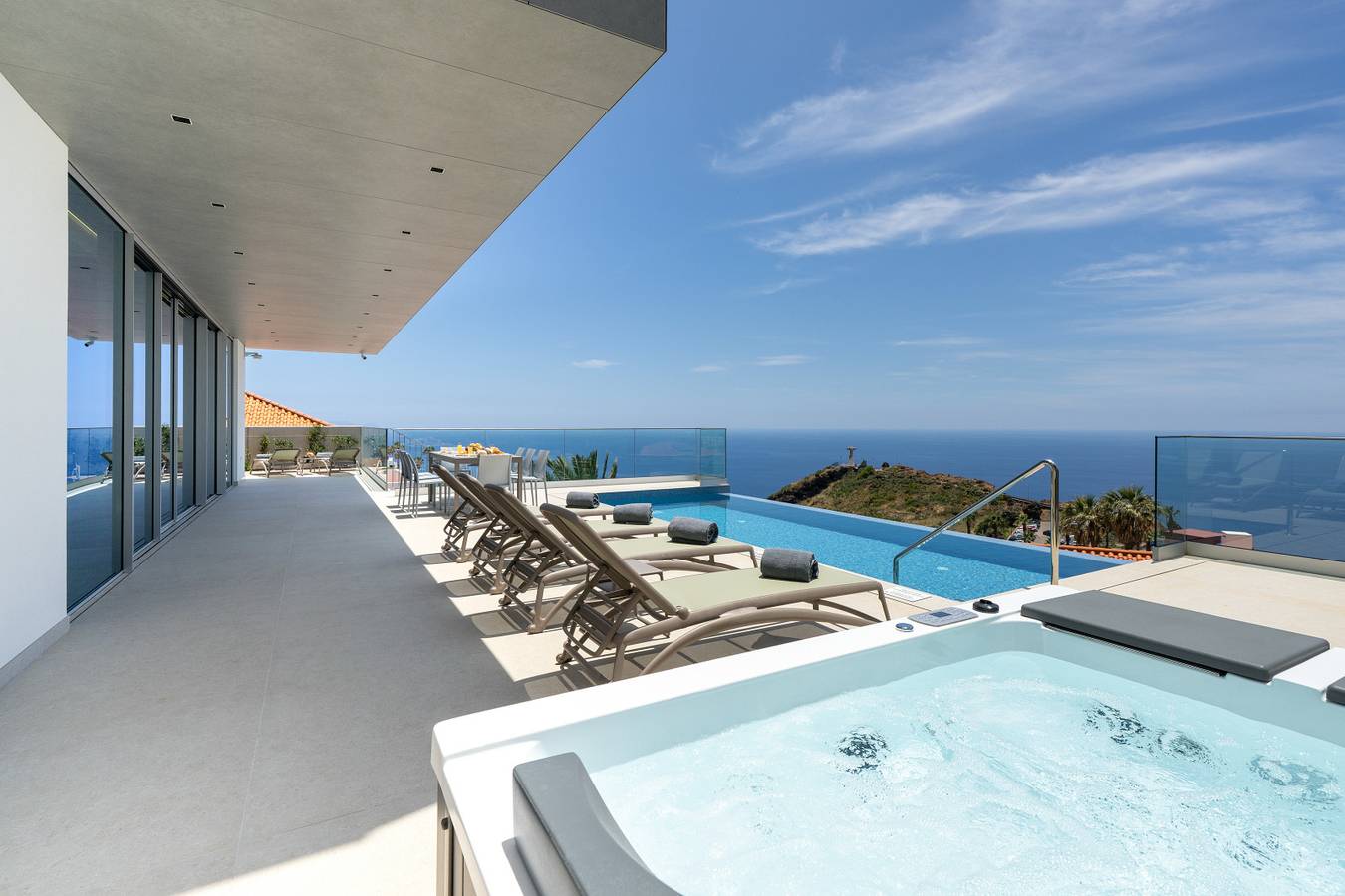 Superb Top Luxury Villa|Grandview Cristo Rei in Caniço, Isla de Madeira