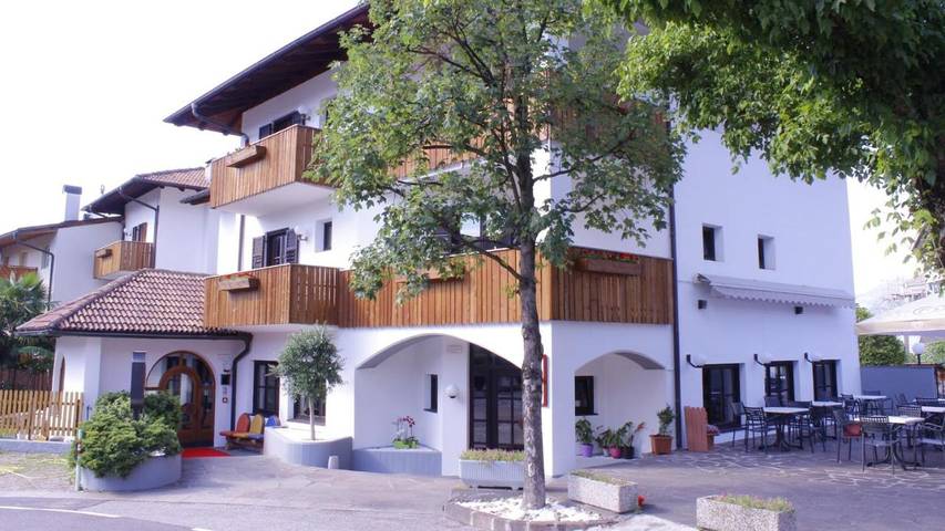 Hotel voor 2 personen, with Balkon and Terras as well as Tuin in Auer