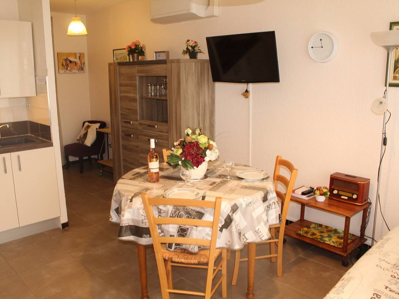 Entire studio, 26m² Apartment with Garden, Pets Allowed in Balaruc-les-Bains in Balaruc-les-Bains, Côte d'Améthyste