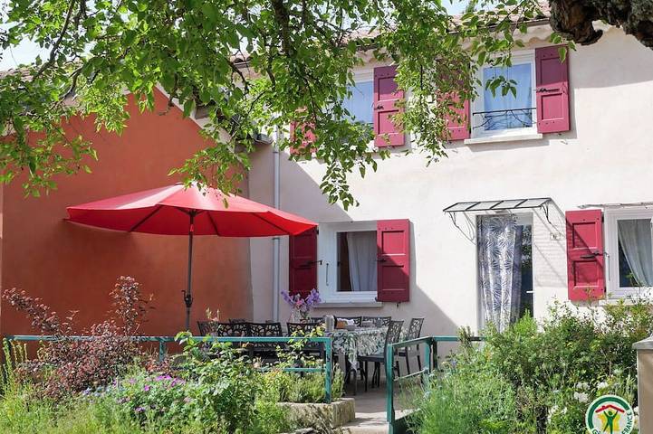 Location de vacances pour 10 personnes, avec Terrasse à Lagrand