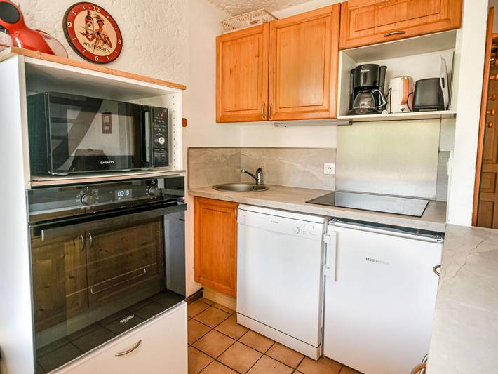 Appartement entier, Duplex ensoleillé près télécabine Mont Chéry - 2 chambres, terrasse, parking, proche commodités in Les Gets, Les Portes du Soleil