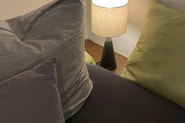 Ganze Wohnung, Modernes 1 Zimmer Ferienwohnung mit großer Küche, Wlan, Naturschutzwald in Remscheid, Bergisches Land