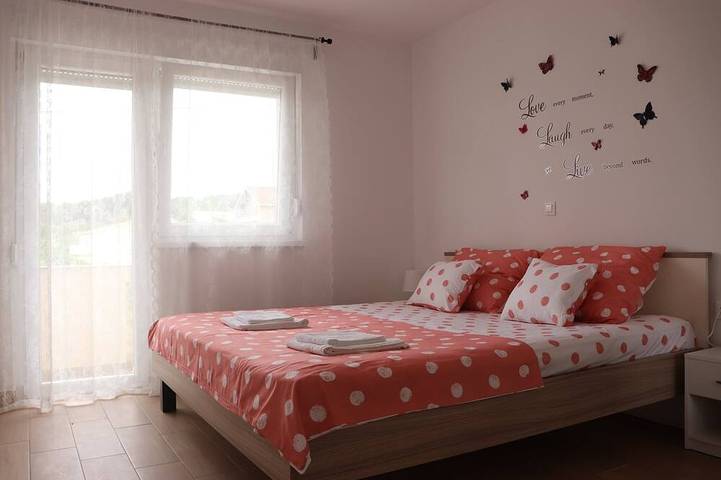 Ganze Wohnung, 1-Zimmer-Ferienwohnung mit Balkon und Meerblick Kukljica, Ugljan in Kukljica, Insel Ugljan