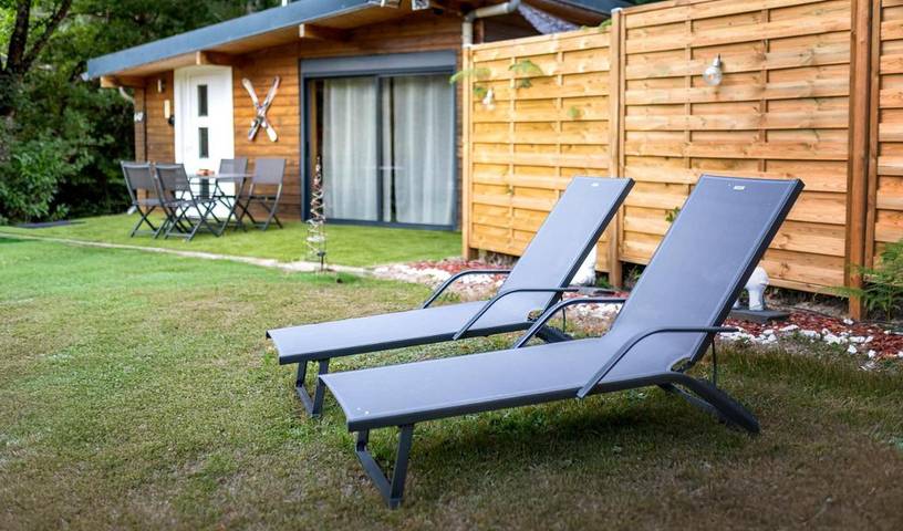 Chalet pour 3 personnes, avec sauna ainsi que terrasse et vue