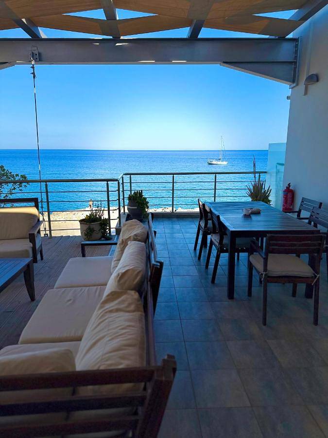 Gîte pour 4 personnes, avec Balcon ainsi que Terrasse et Vue dans Palaiochora - 2