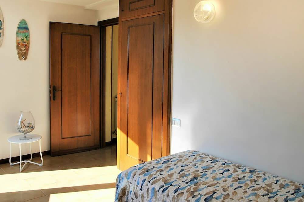 Entire apartment, Nice apartment for 4 guests with Wifi, A/C, Tv, terrace and pets allowed in Formia, Latina Province