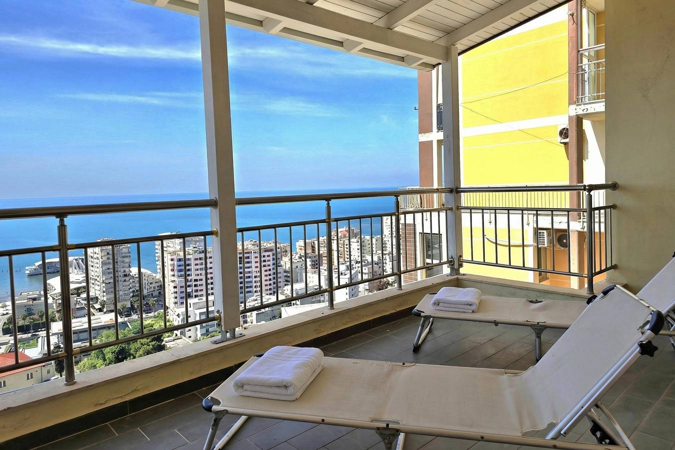 Geheel appartement, Hill Apartment with Sea View in Durres in Durrës (stad), Albanië